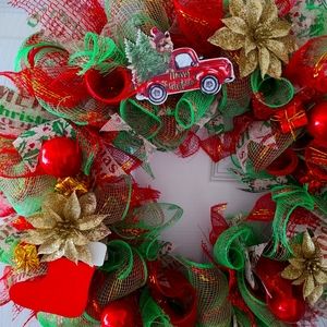 Red holiday Wreath